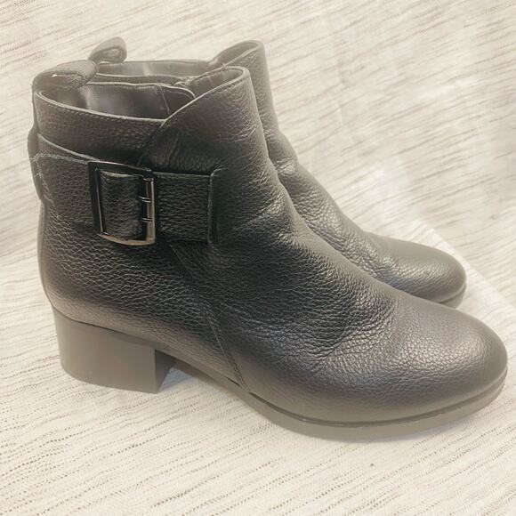 Clarks Black Pebbled Leather Side Zip Buckle Ankle Bootie Size 10 Goth Casual - Picture 1 of 10